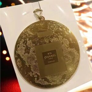 Chanel No.5 Holiday Special Limited Edition Logo Charm